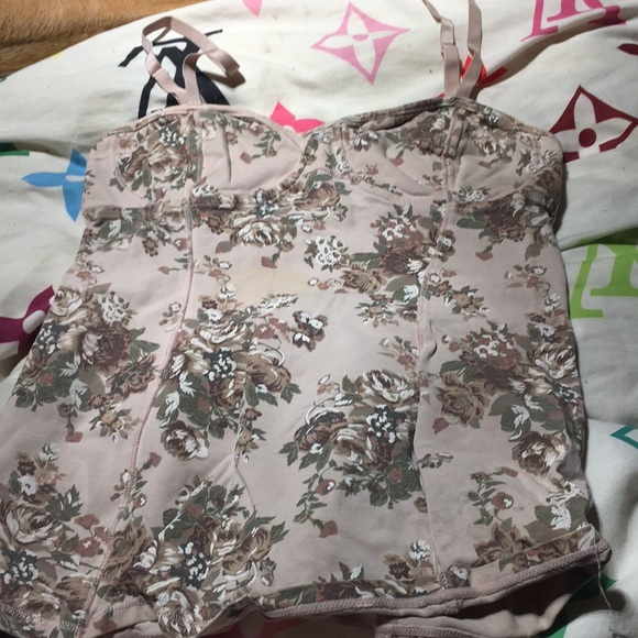 Beautiful pink bustier - Picture 3 of 5